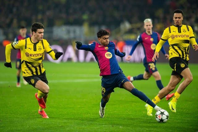 بوروسيا دورتموند ضد برشلونة - شاهد البث المبا...