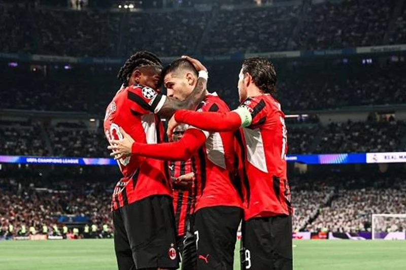 ميلان يودع 10 لاعبين في مباراة مونزا الأخيرة