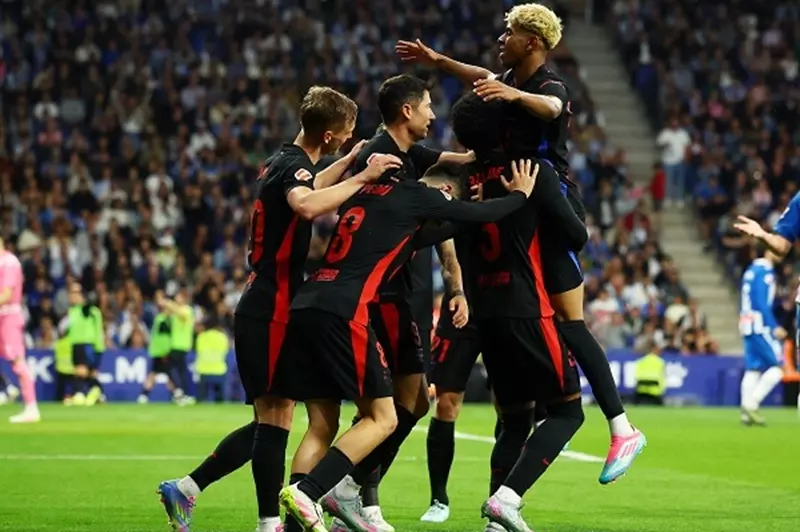 برشلونة يقدم أداءً متميزًا خارج أرضه في الدور...