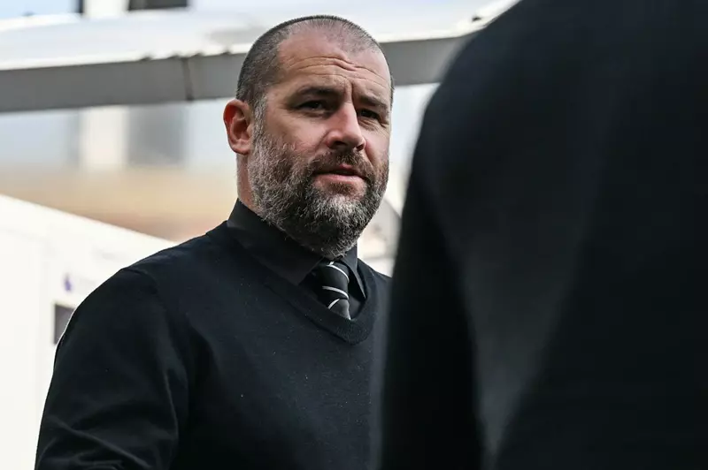 "موسم واحد يكفي" نيوكاسل يونايتد يفصله عن مدي...