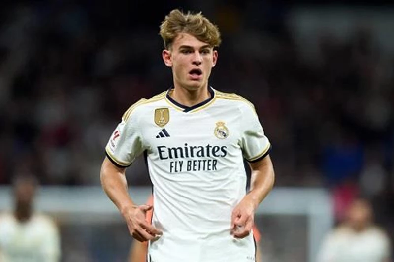 ريال مدريد يعيد نيكو باز إلى صفوفه من كومو