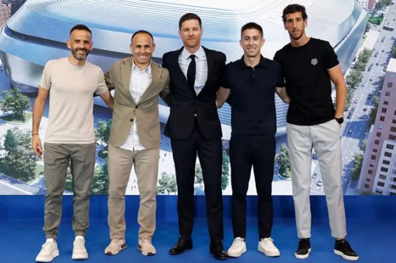 مسؤول الدفاع وخبير الشباب.. مساعدو تشابي ألون...