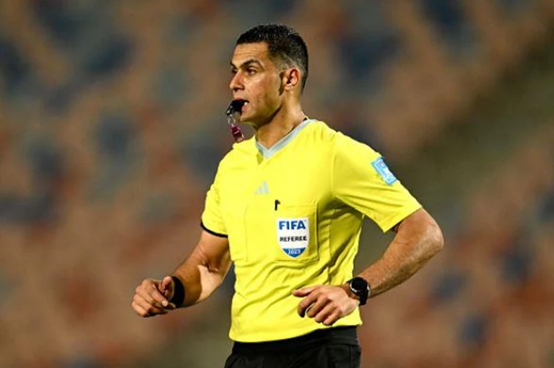 حكم معروف يدير مباراة بيراميدز وسيراميكا في ا...