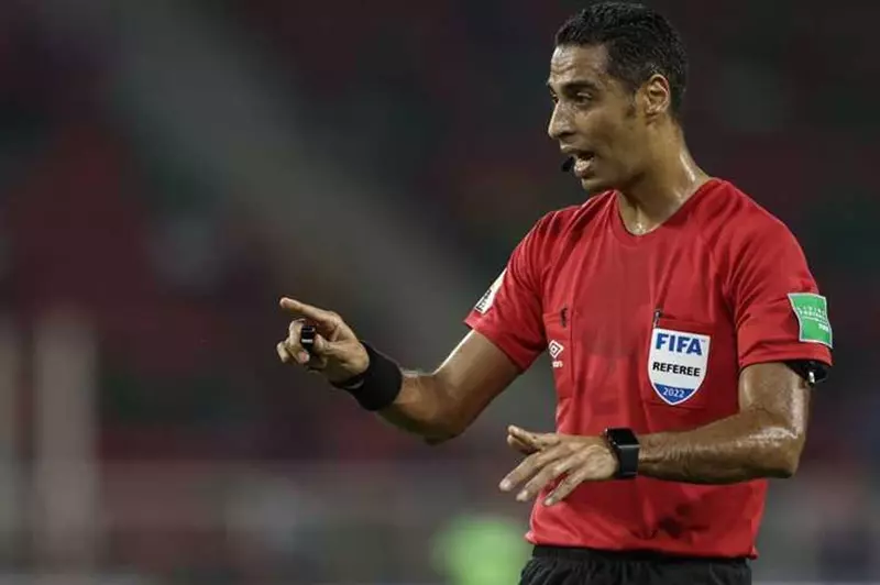 حكم المباراة: أمين عمر بين أهلي وفرقو.