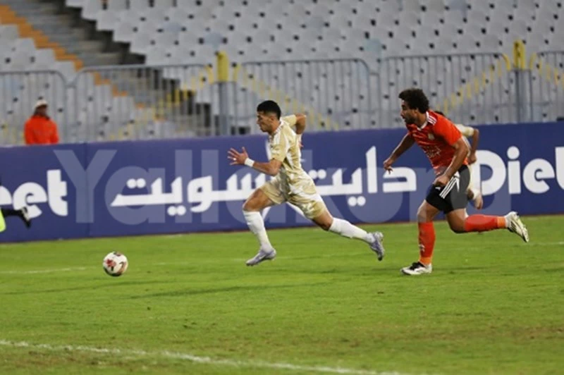 90 دقيقة تُ 决ي مصير الأهلي وفاركو في الدوري.