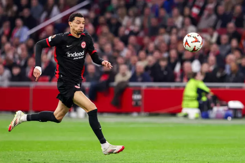 ليفربول يترشح لجلب هداف نادي آينتراخت فرانكفو...