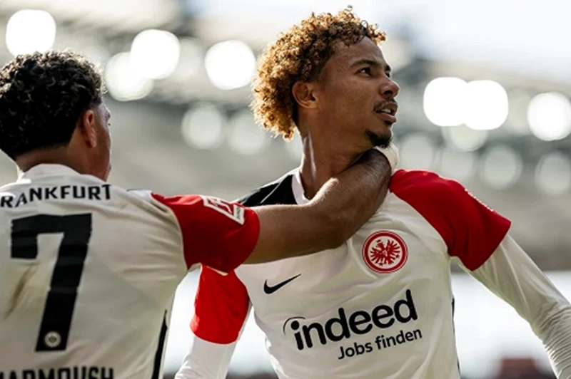 تشيلسي يترشح لجذب إيكيتيكي