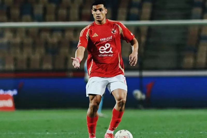 ركبته تتعرض للدهس، يغادر العش مباراة الأهلي ض...