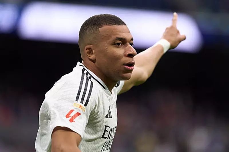 ريال مدريد يمنح مبابي قميص مودريتش