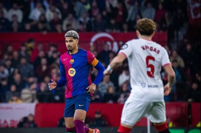 برشلونة يؤكد رفضه رحيل أراوخو في فترة الانتقا...