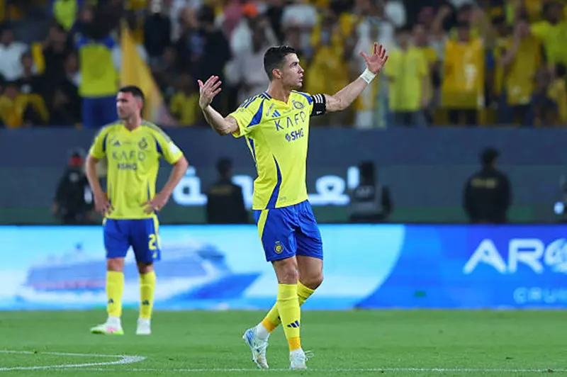هل ينتقل رونالدو إلى الهلال بـ"عقد قصير الأمد...