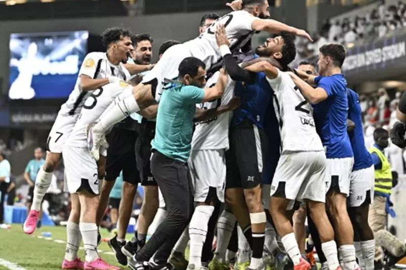بمشاركة النني.. الجزيرة يحصد كأس رابطة المحتر...