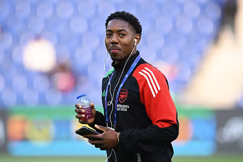 تقارير: ريال مدريد يرصد لويس سكيلي من أرسنال