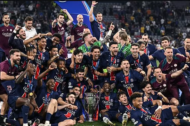 فوز باريس في دوري الأبطال يCause ضجة في الصحا...