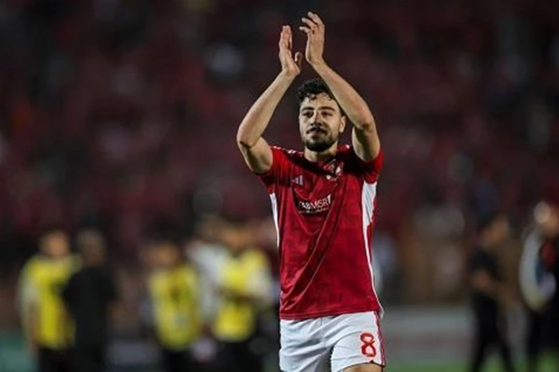 أكرم توفيق يفصح عن أسباب رحيله عن النادي الأه...