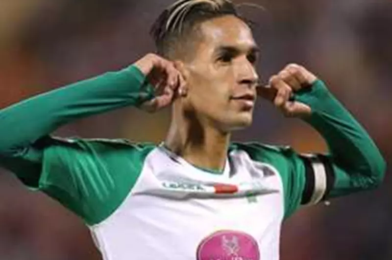 بعد غياب 5 سنوات، عاد بانون إلى نادي الرجاء ا...