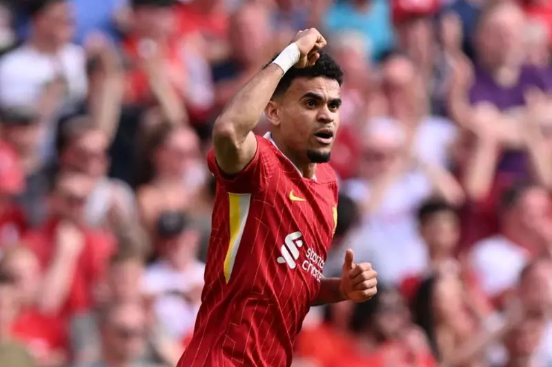 لويس دياز يغيب عن الإجابة بشأن भवبه مع ليفربو...