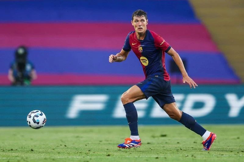 برشلونة يرحب بمغادرة كريستنسن إلى السعودية