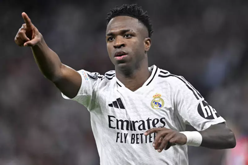 فينيسيوس يوافق على تمديد عقدة مع ريال مدريد ب...