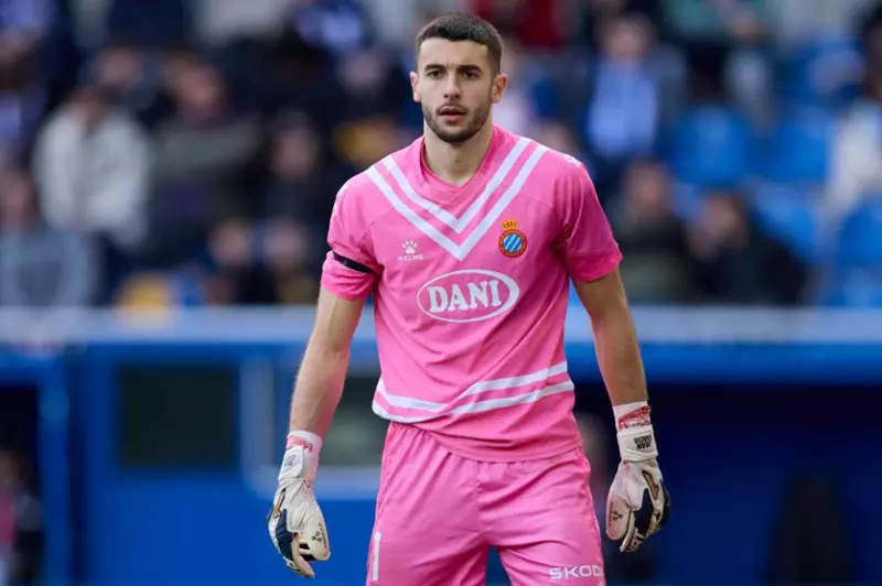 خوان جارسيا يتعاقد مع برشلونة لمدة خمس مواسم