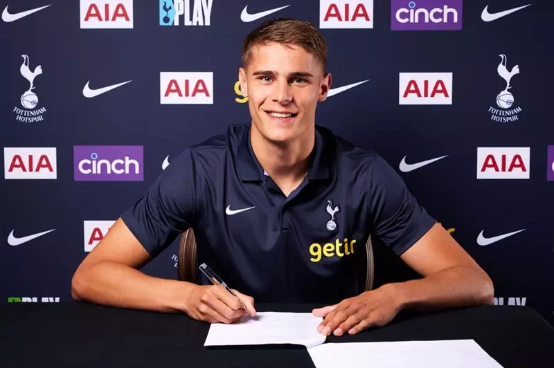 فان دي فين: إقالة بوستيكوجلو قرار غير مبرر