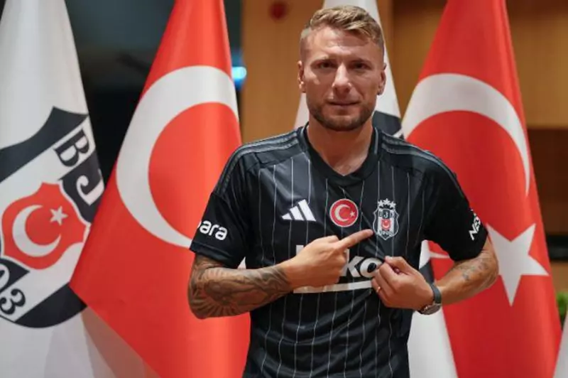 ميلان وفيورنتينا يتنافسان على لاعب لاتسيو الأ...