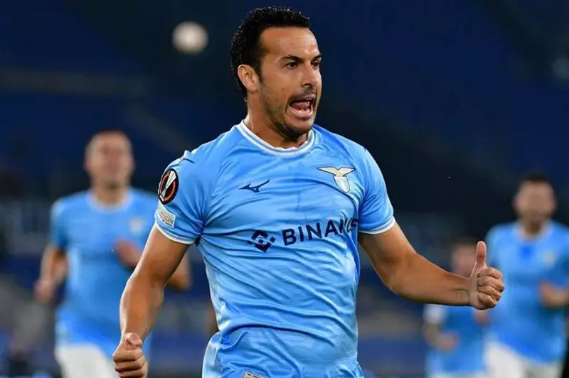 لاتسيو يمدد عقد النجم بيدرو حتى 2026 رسمياً