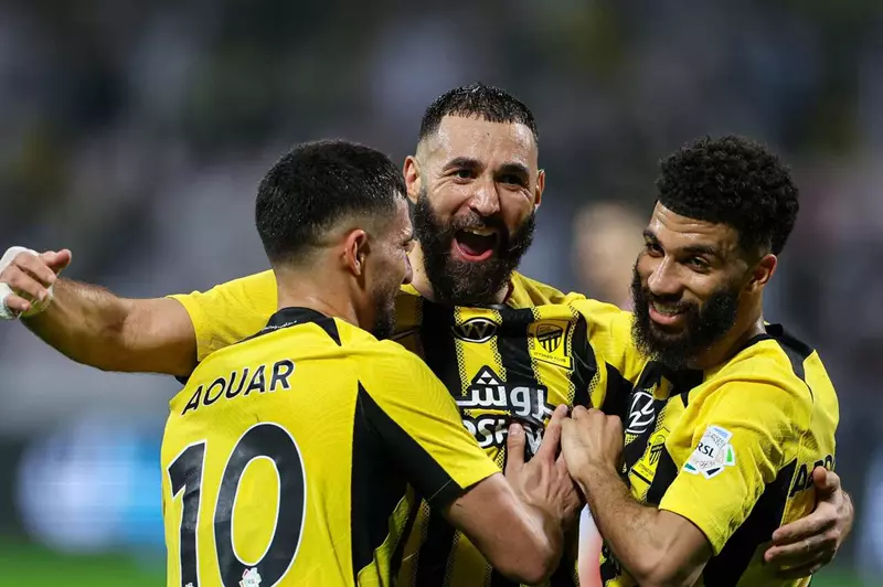 نادي اتحاد جدة يستهدف التعاقد مع 5 لاعبينใหมن...