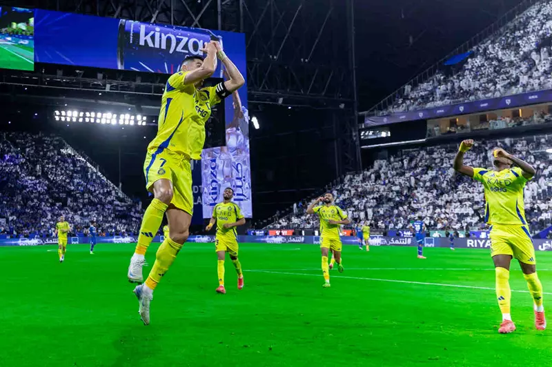رونالدو يمدد عقده مع النصر