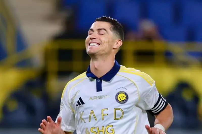 رونالدو يُوقع على عقد جديد مع نادي النصر