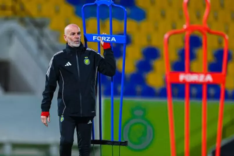 النصر السعودي ي解ّق عقد المدرب بيولي رسميا