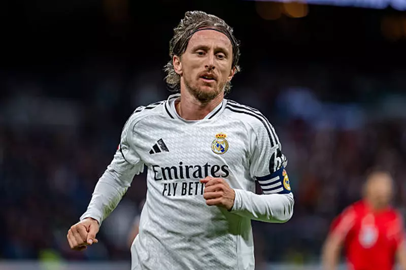 الميلان يتطلع إلى التوقيع مع مودريتش قريباً