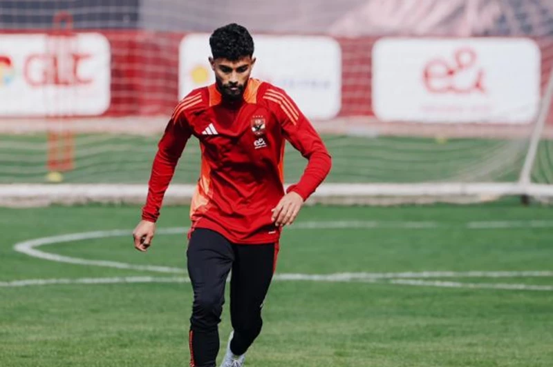 وكيل أحمد رضا يفصح عن مستقبل اللاعب في الأهلي ومصيره القادم.