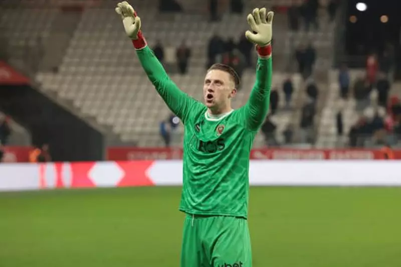 نيوم السعودي يتعاقد مع حارس نيس الفرنسي