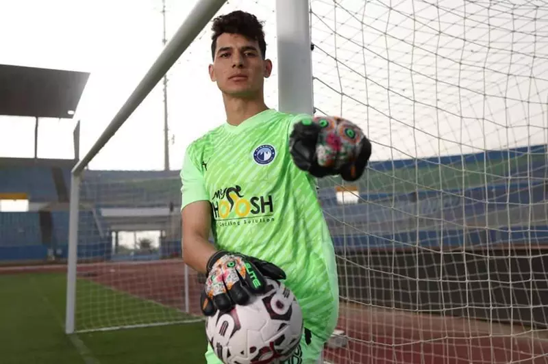 سموحة يتفق مع بيراميدز على استعارة أحمد ميهوب...