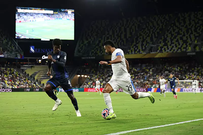دعم الدوسري لفريق الهلال في بطولة السوبر السع...