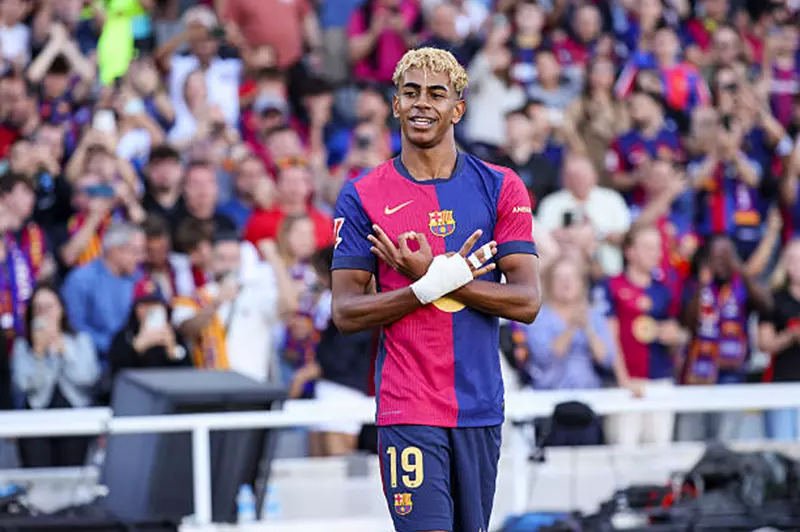 برشلونة على وشك الإعلان عن لامين يامال كلاعب...