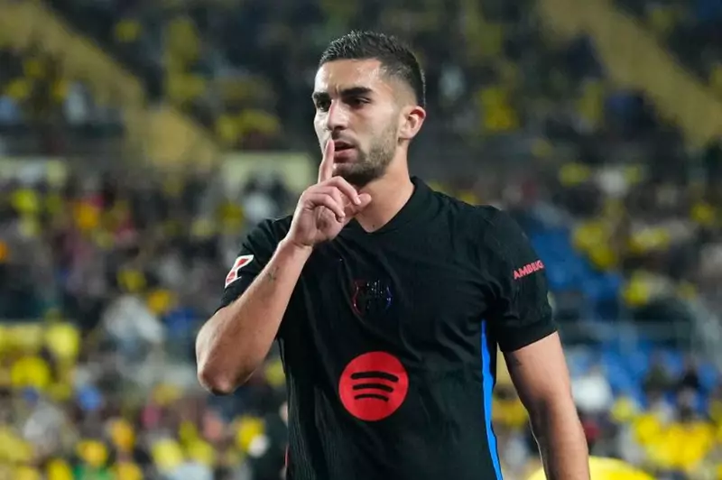 فيران يؤكد رغبته في البقاء مع برشلونة واللعب...
