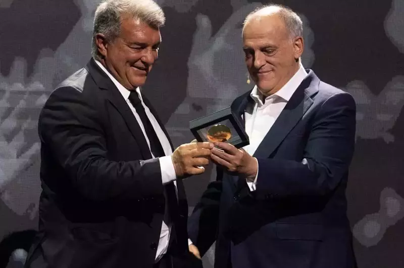 رئيس رابطة الليجا يصدم برشلونة بقرار جديد بشأ...
