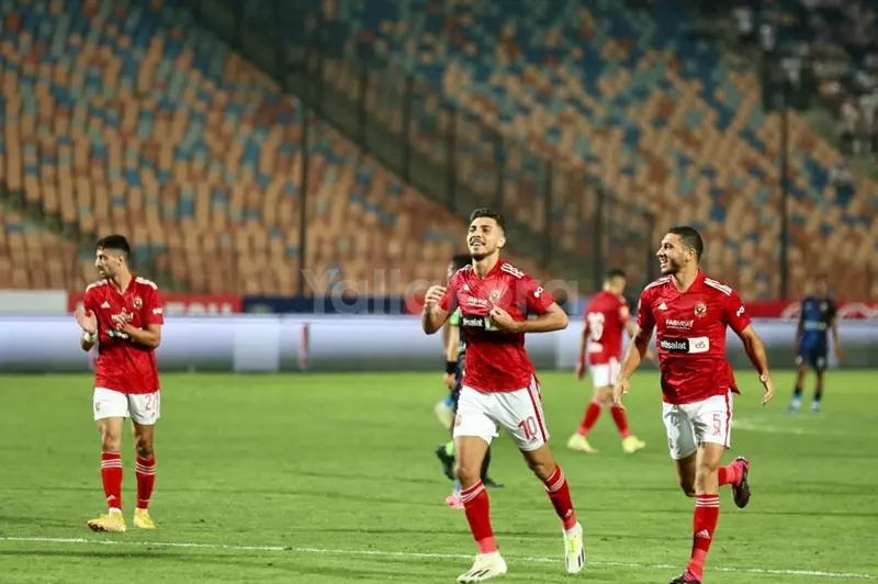 الأهلي يعلن تعاقده مع محمد شريف رسمياً.