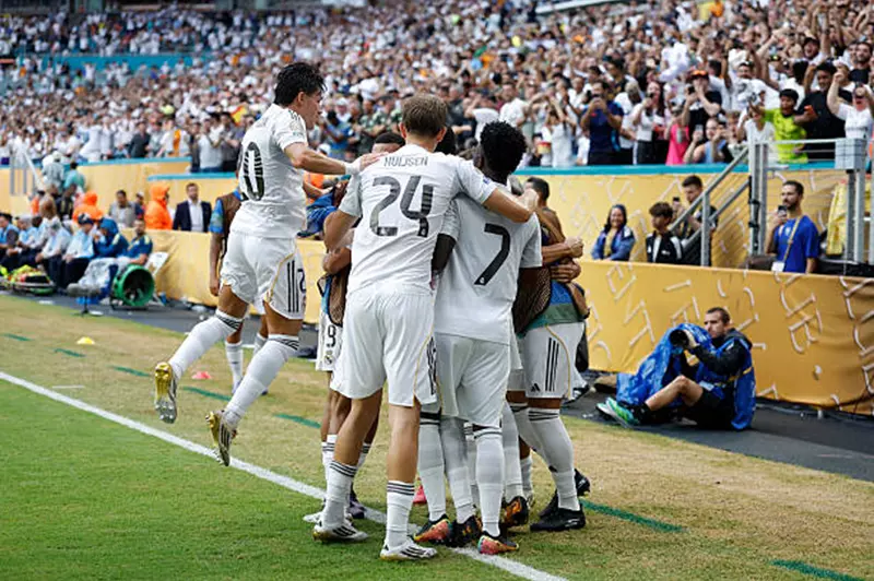 موسم رائع لريال مدريد ومفاجأة لبرشلونة وتوتر...