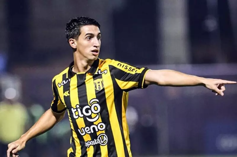 مصدر مقرب يكشف عن تفاصيل مفاوضات الأهلي لضم أ...