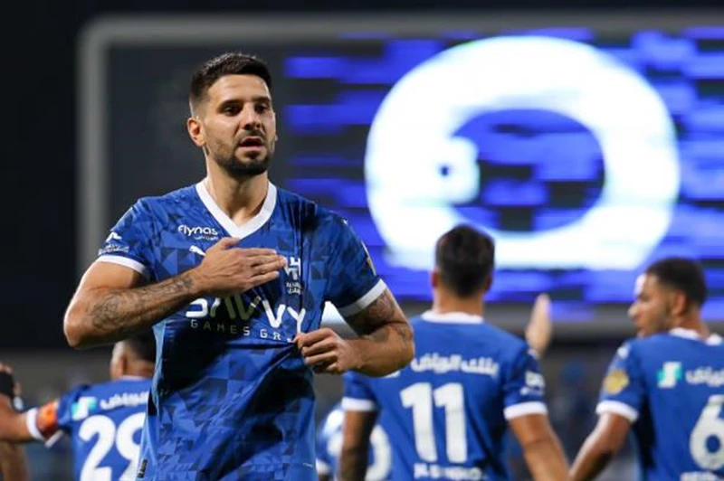 الهلال على وشك خسارة ميتروفيتش بعد استبعاده من قبل إنزاجي