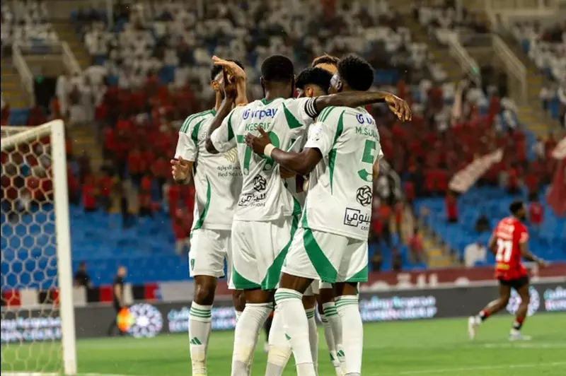 النصر يعقد محادثات مع لاعب أهلي جدة