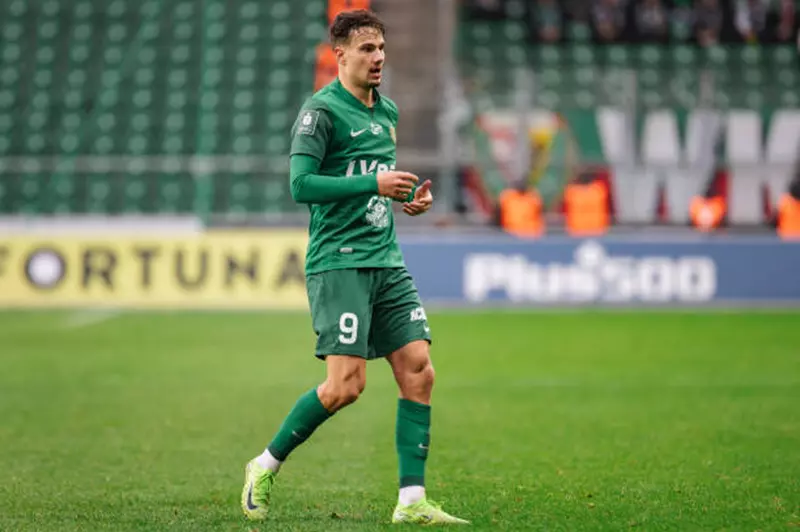 الأهلي يطيح ب 3 أندية.. مستقبل أسد الحملاوي يثير الجدل في بولندا