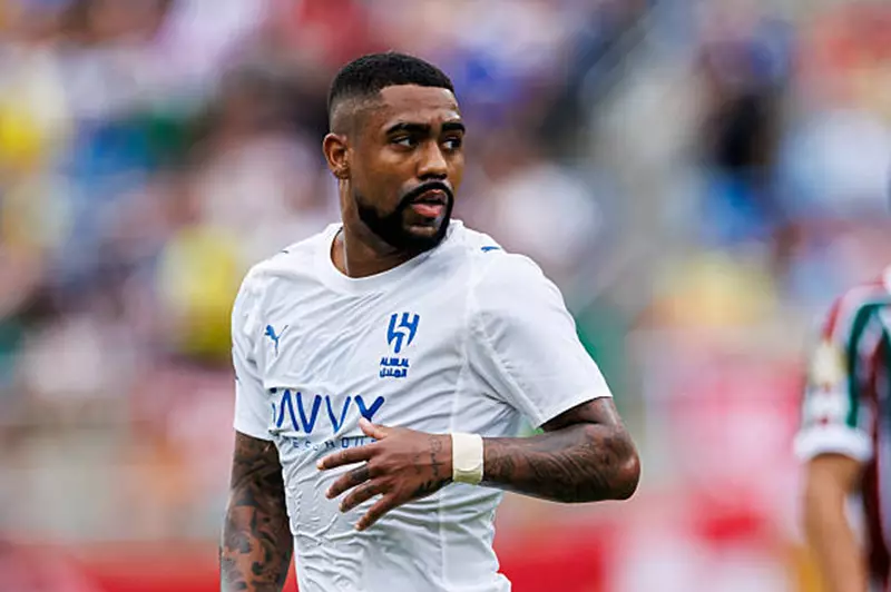 الهلال يفكر في إنهاء عقد اللاعب مالكوم