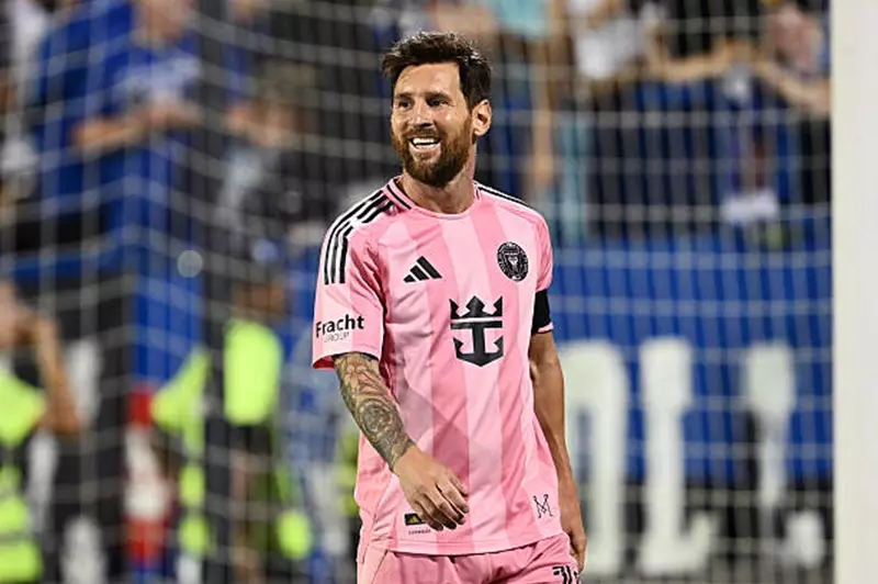 الأهلي السعودي يطرح عرضا لجذب نجم البارصا ليونيل ميسي