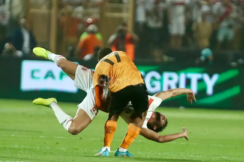 لاعب نهضة بركان يتعرض لإصابة خطيرة في واقعة دونجا