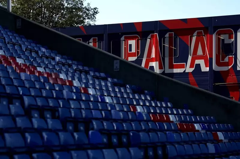 كريستال بالاس يتقدّم بشكوى إلى المحكمة الرياضية الدولية بعد الحكم باستبعاده من الدوري الأوروبي