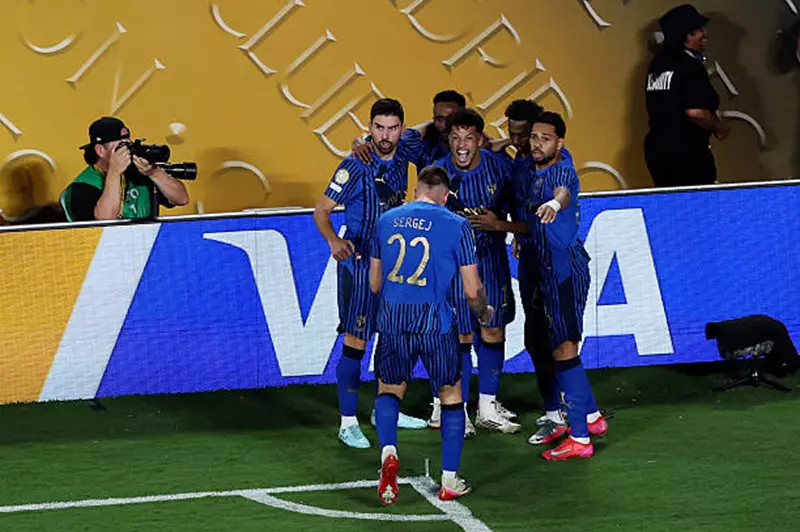 الهلال يفكر في الانسحاب من كأس السوبر السعودي